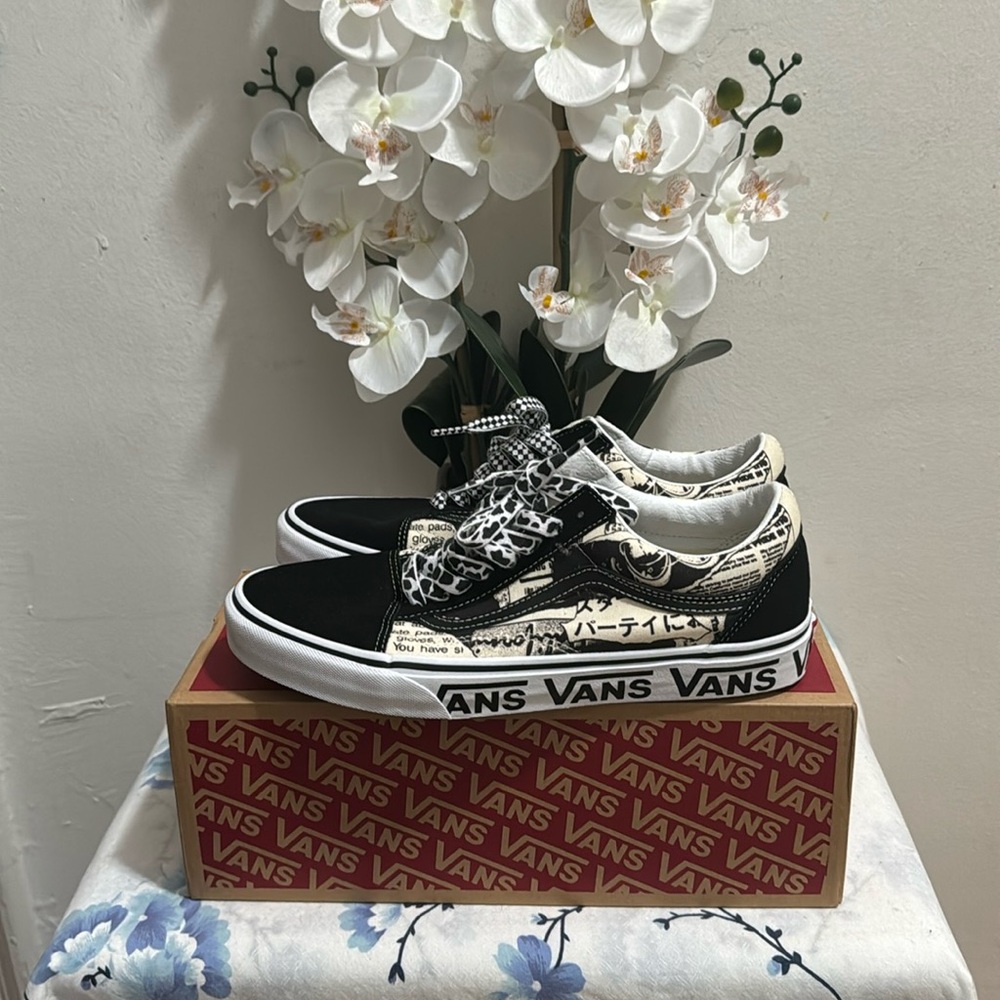 black and white old skool vans